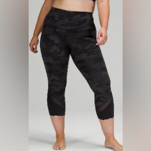 Like New Cropped Heritage Camo Lululemon 23” Leggings Scalloped Hem Size 2